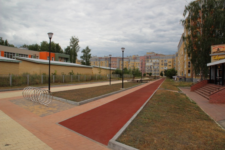 Бульвар в МКР-15 - 01.jpg